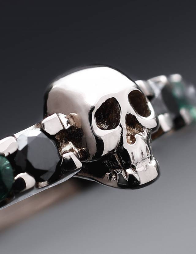 Detail of a dainty white gold skull wedding ring by Kipkalinka.